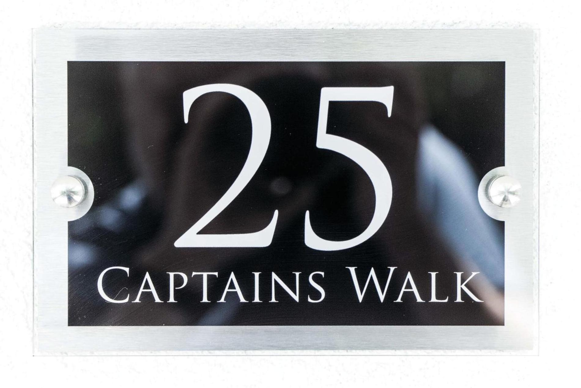 25 Captains Walk - 1 Bedroom Apartment - ซอนเดอร์สฟุต ภายนอก รูปภาพ